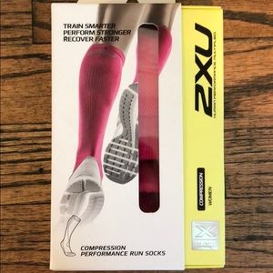 Women’s compression socks. 2xu. XS. Pink